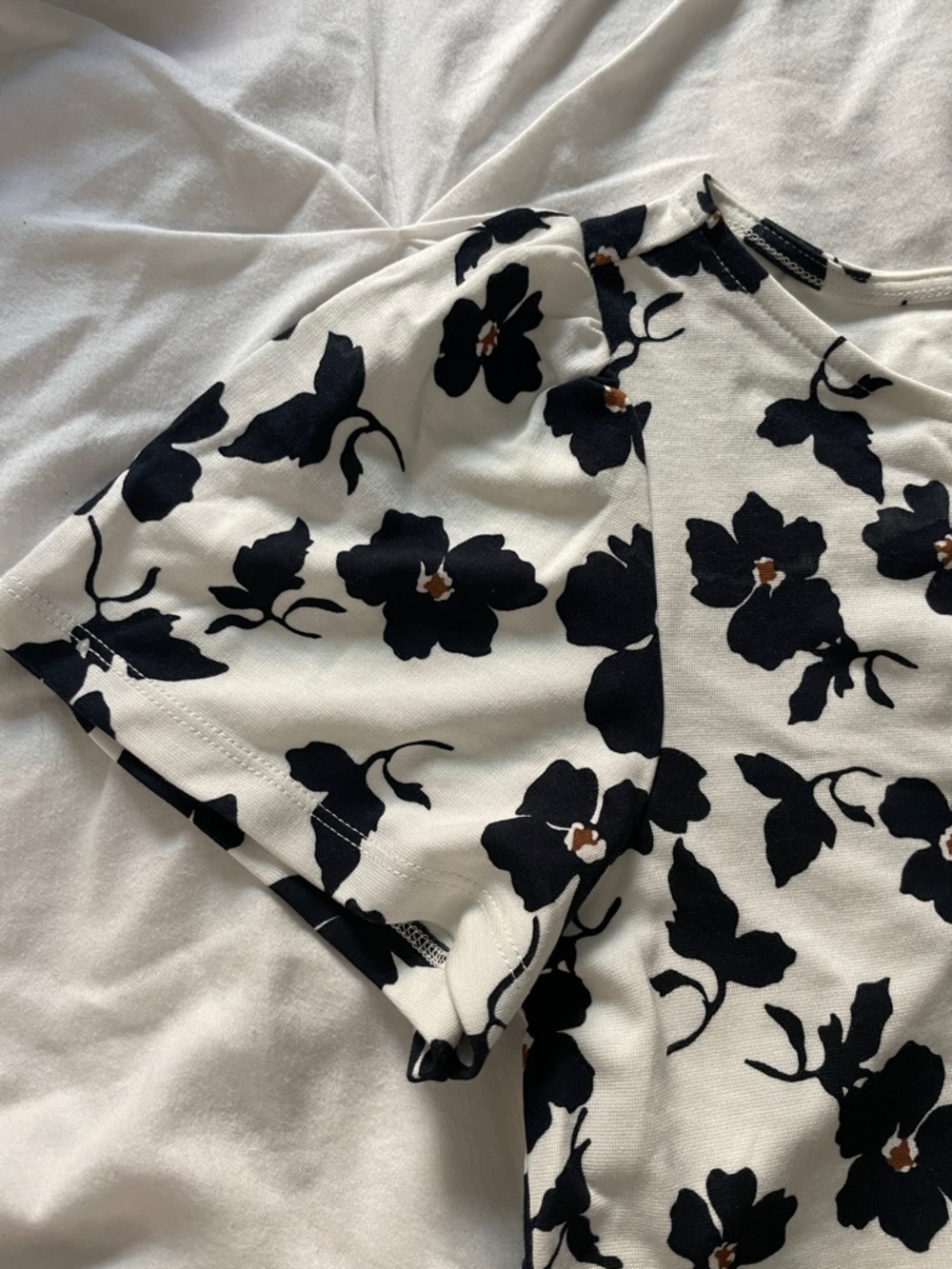 Ann Taylor Black Floral Scoop Neck Tee Shirt - Picture 2 of 6